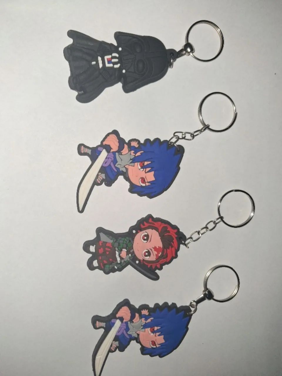 Chaveiros de Personagens - Sasuke, Tanjiro e Darth Vader (4 unidades)
