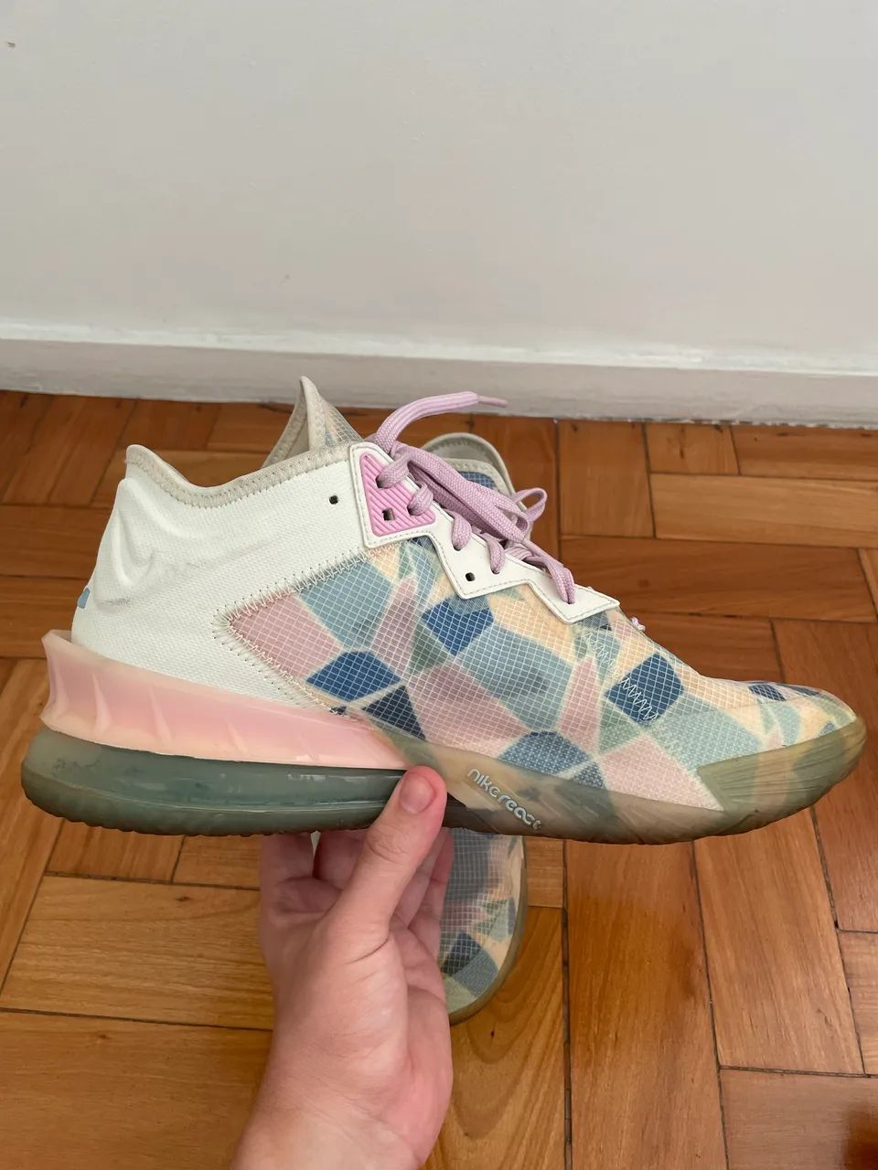 Lebron 18 Low x Atmos Sakura Tam 44 - Foto 3