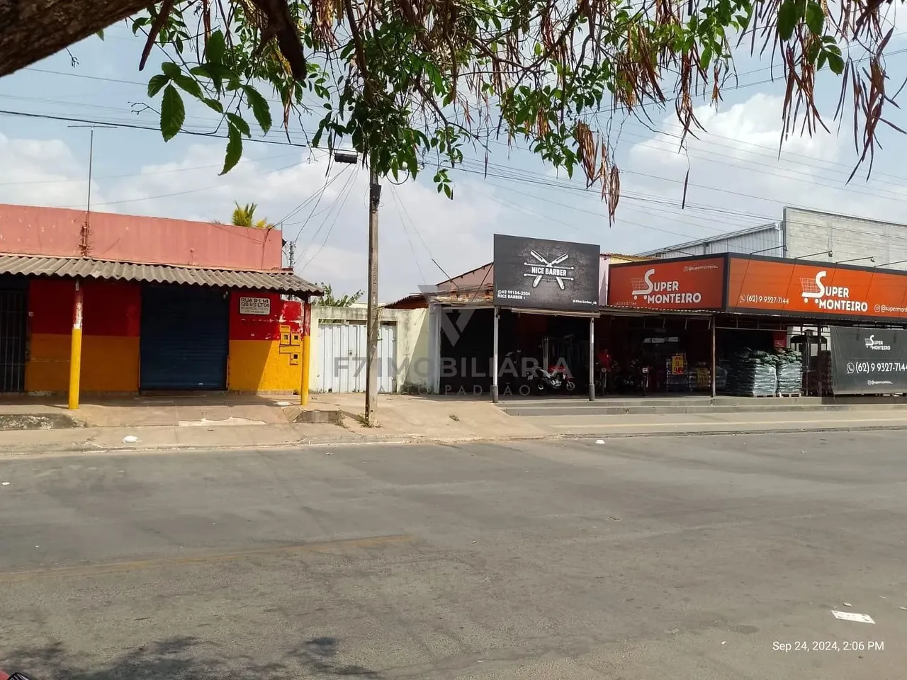 Duas salas comerciais e um barracão ao fundo á venda, 360m²,Residencial Itaipu, Goiânia, G