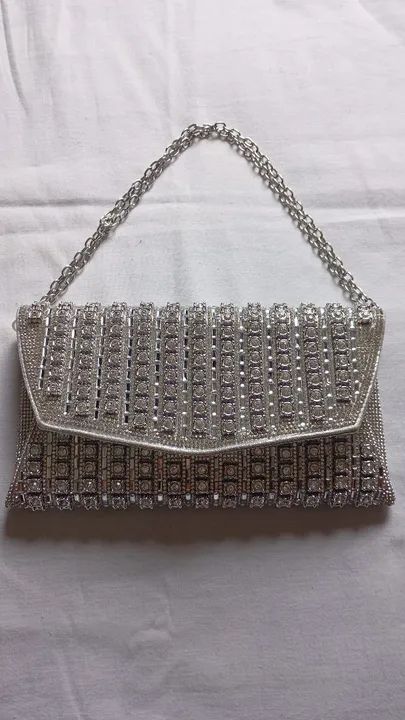 Bolsa de mão Festa prata com detalhes em pedraria Nova