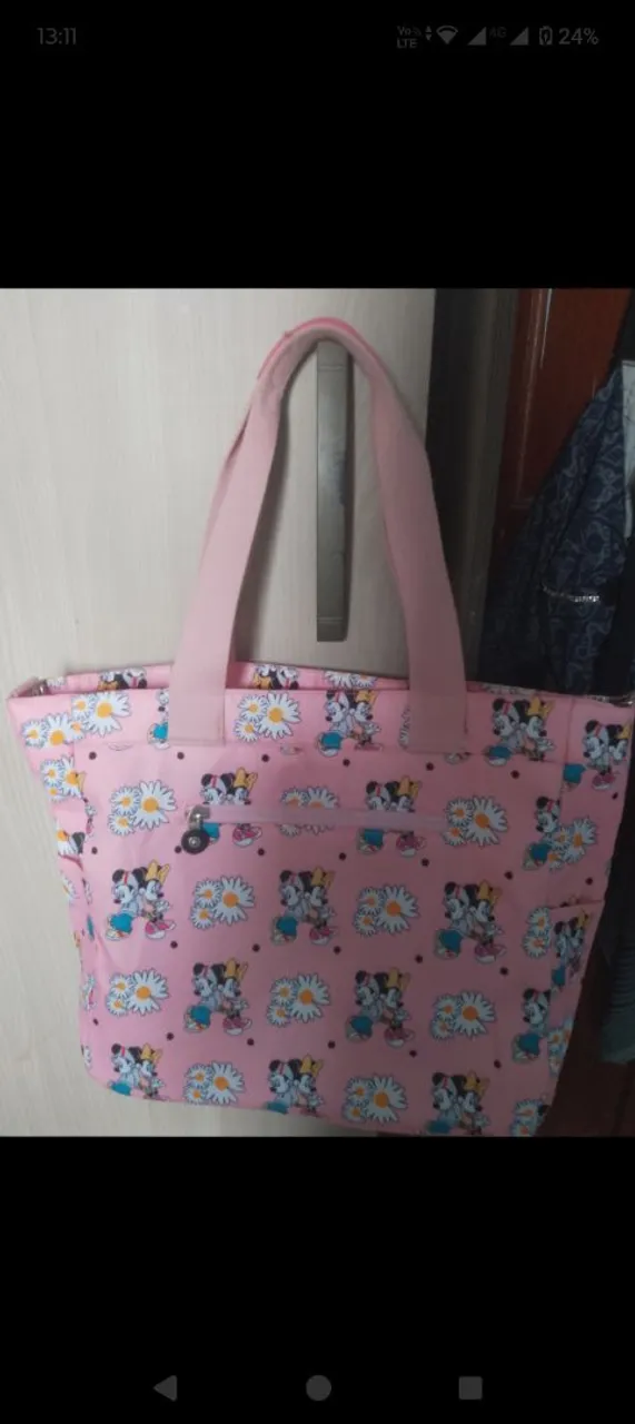 Bolsa de ombro estampada com personagens