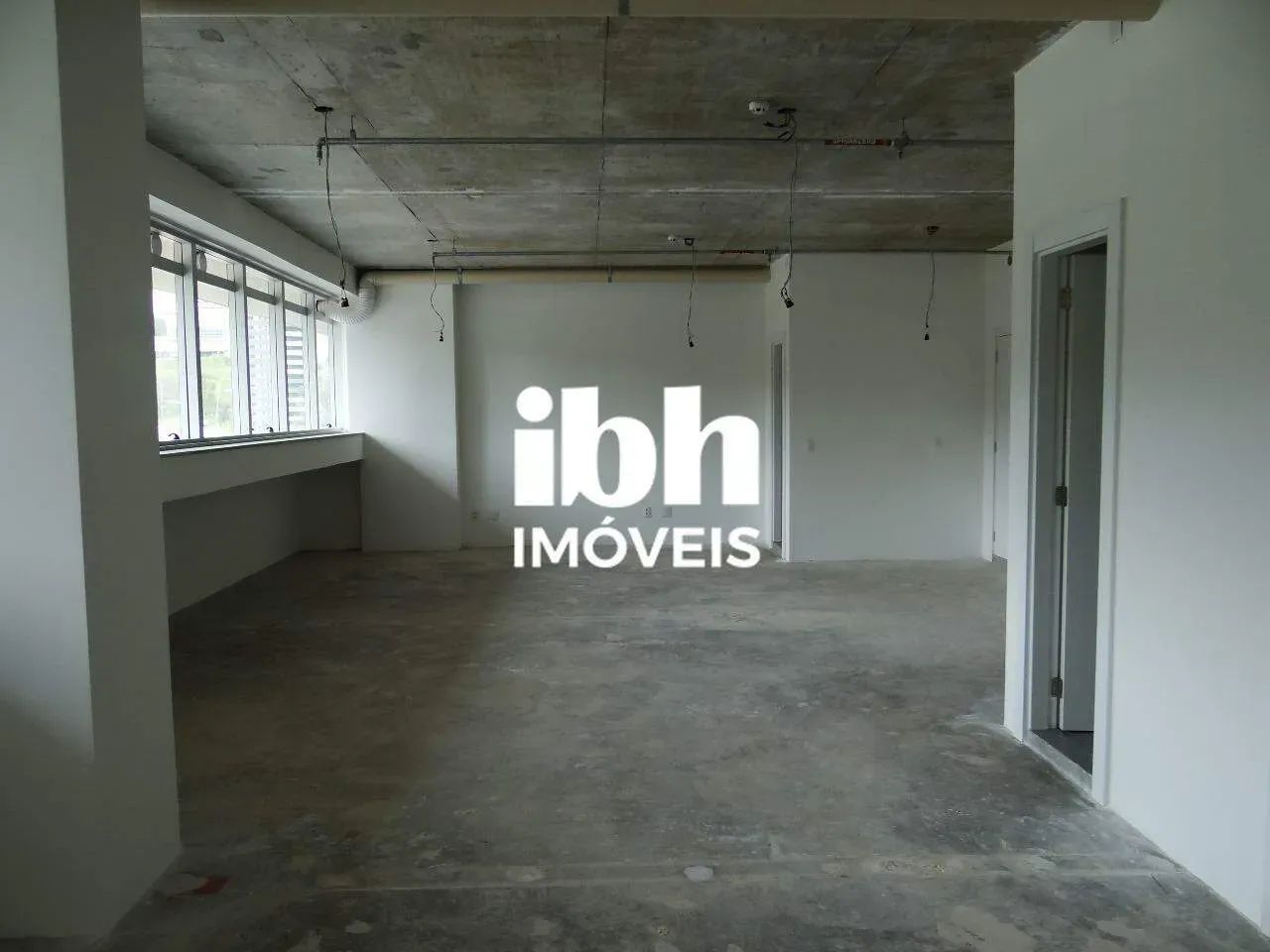 CONJUNTO DE SALAS PARA ALUGAR COM 82M², 3 BANHEIROS, 2 VAGAS DE GARAGEM NO VALE DO SERENO.