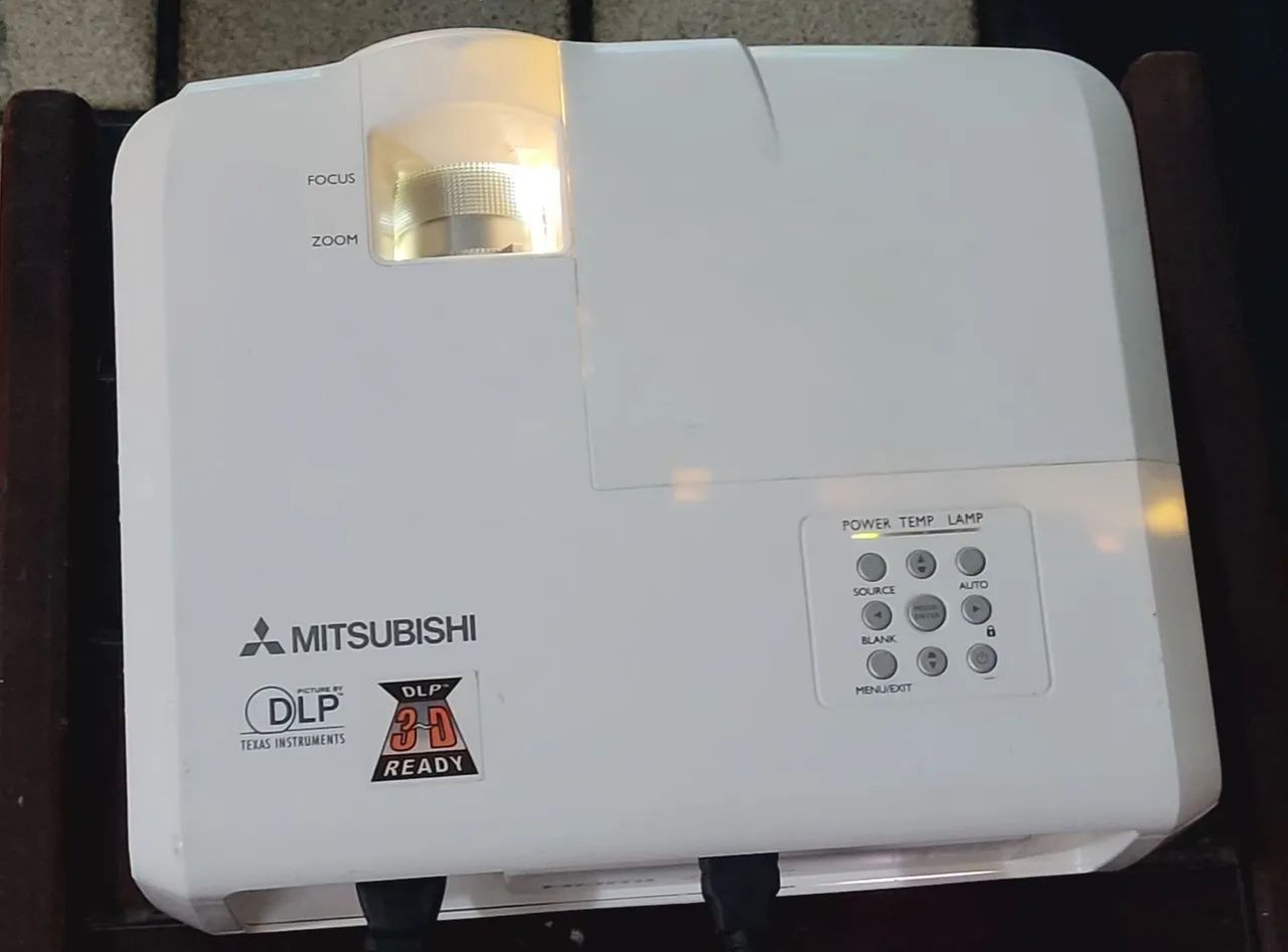 PROJETOR MULTIMÍDIA XGA MITSUBISHI EX240 PROFISSIONAL COM HDMI! - Foto 4