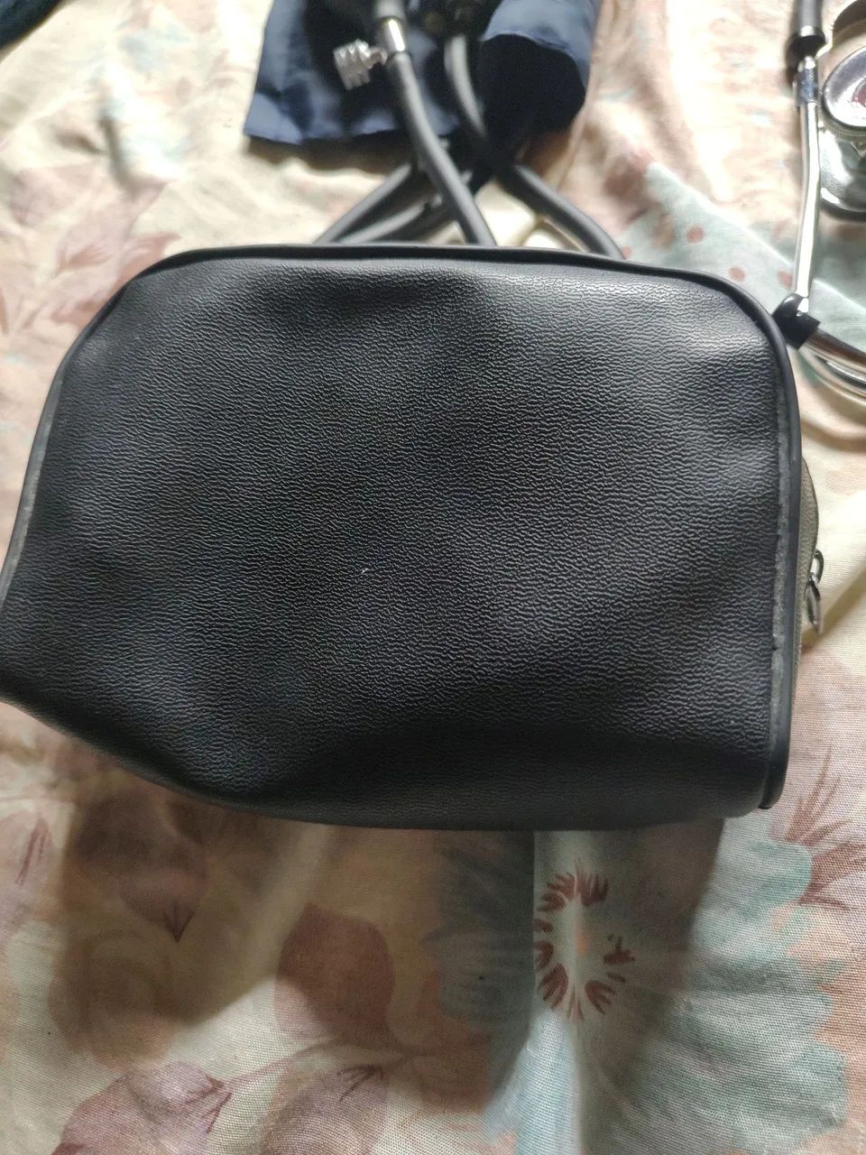  Kit de enfermagem Estetoscópio Médico medidor de pressão 2 bolsa e acessórios extras  - Foto 5