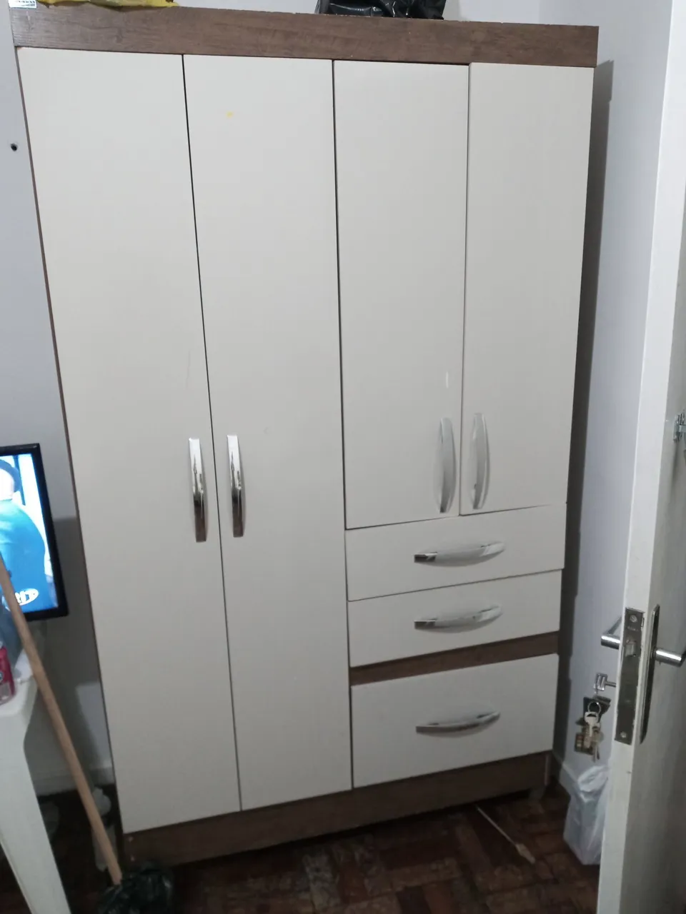 Vende-se guarda-roupa 4 portas R$ 450,
