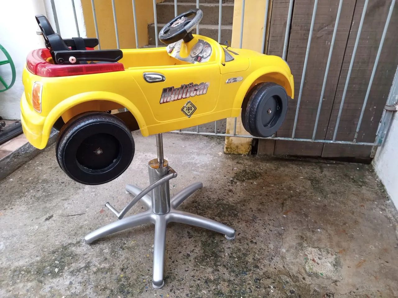 Cadeira de Barbeiro Infantil Carrinho - Foto 4