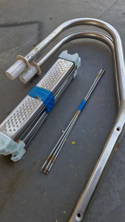 Escada de piscina em aço inox