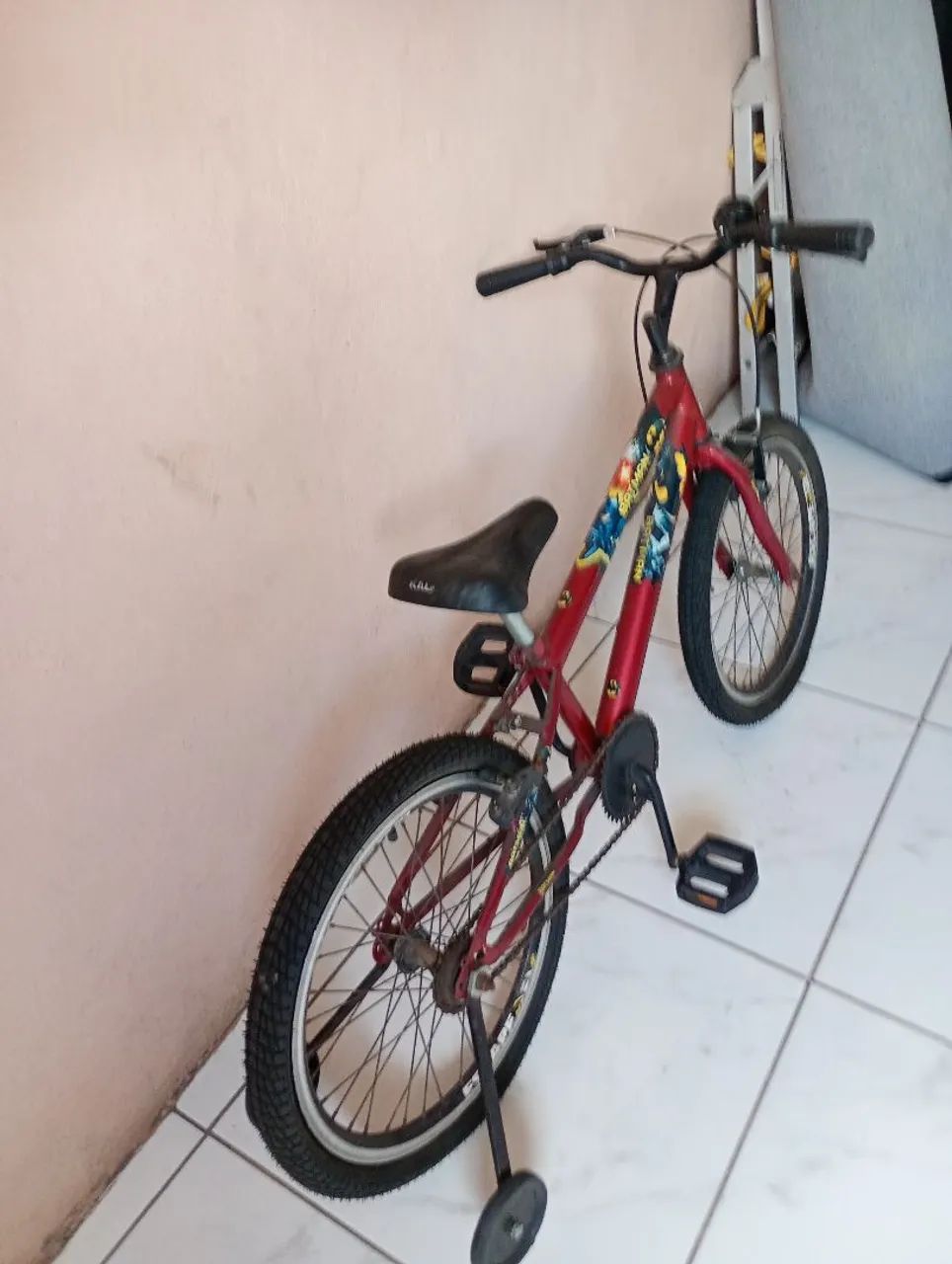 Bicicleta para criança aro 20 semi nova . - Foto 4