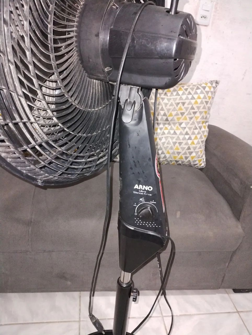 Ventilador Arno 50cm com bases Coluna e mesa  - Foto 3