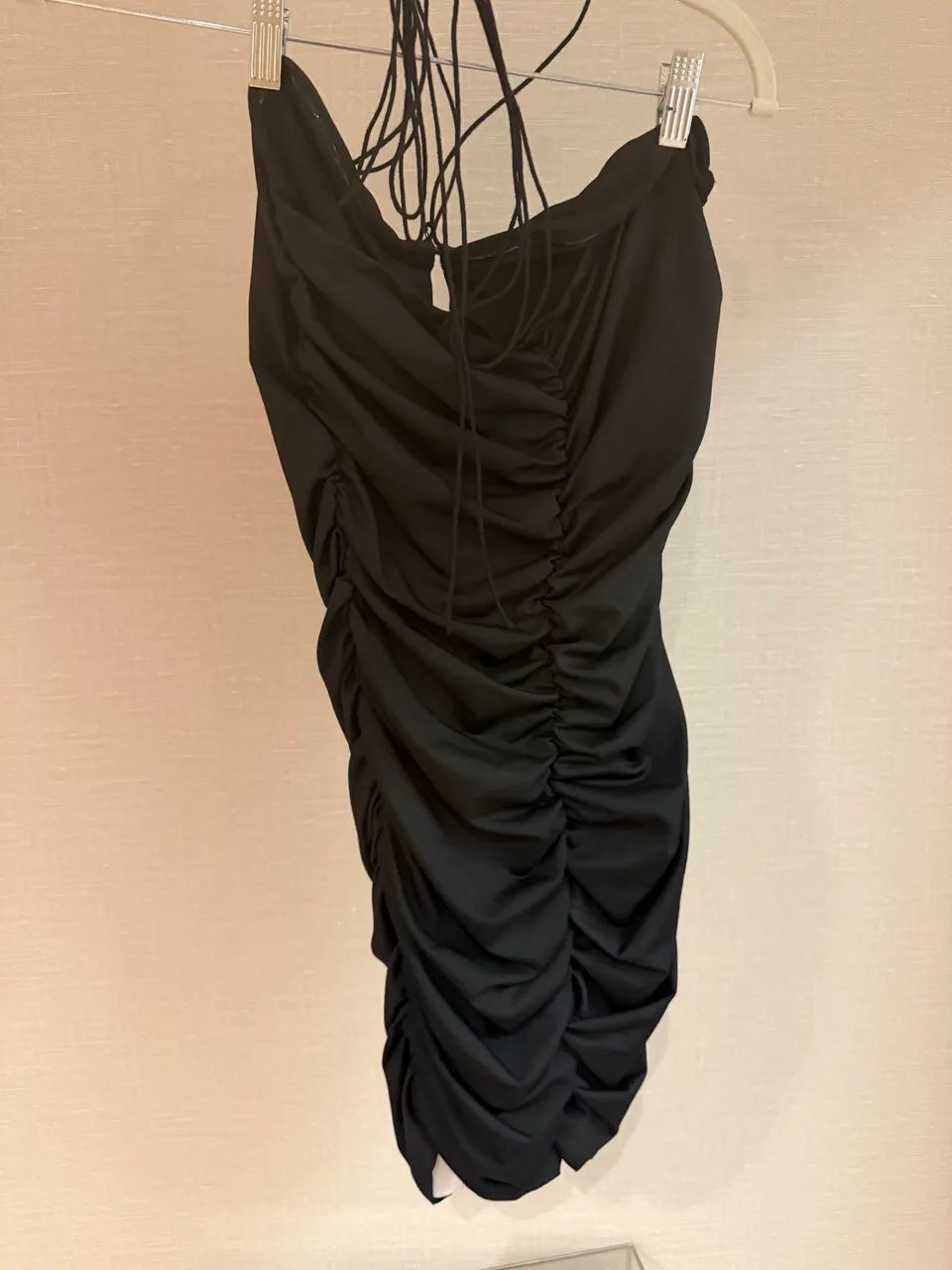 Vestido preto drapeado - Foto 4
