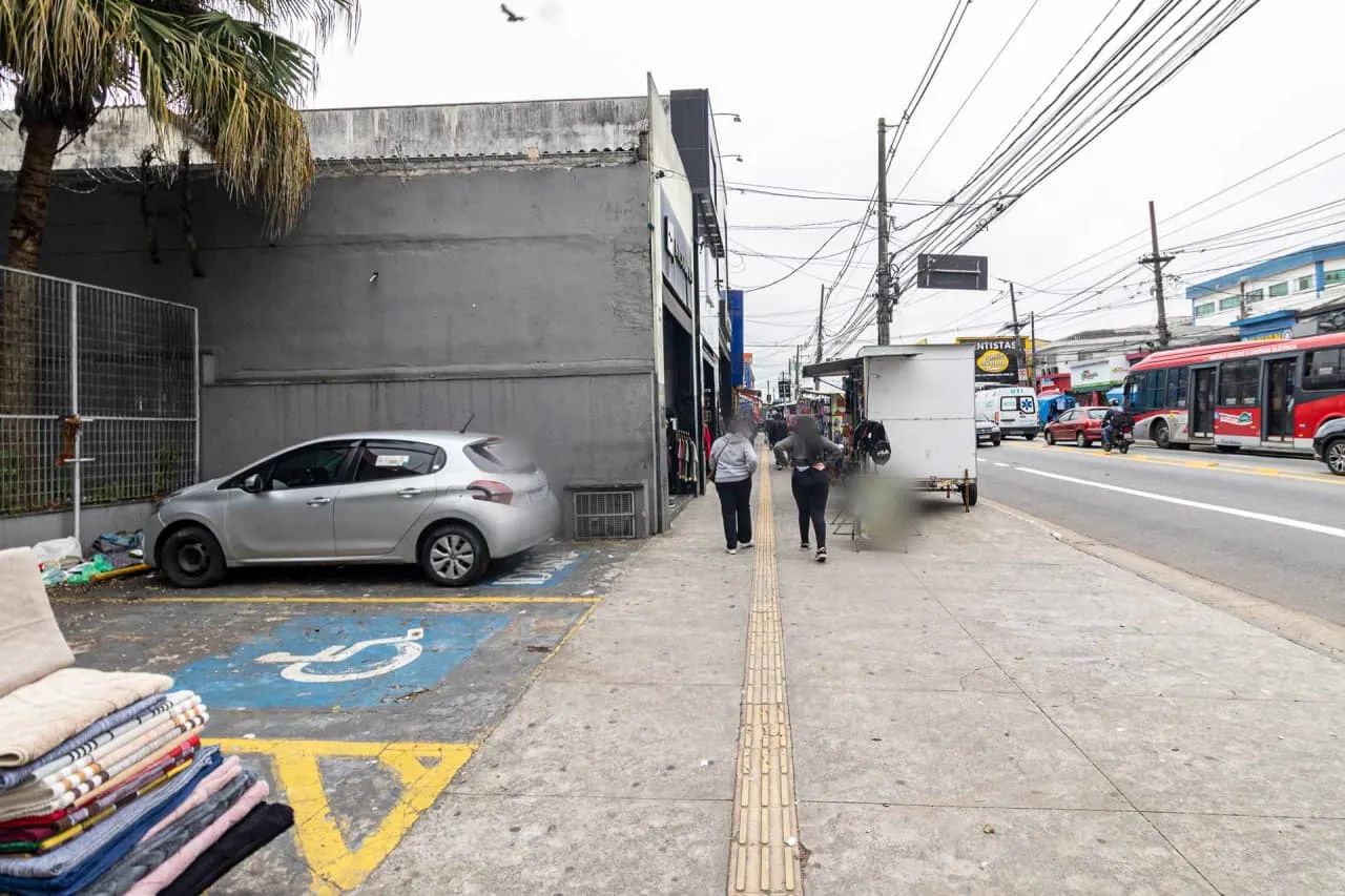 Loja na Avenida Mateo Bei, 3286  2048 m² - Foto 2