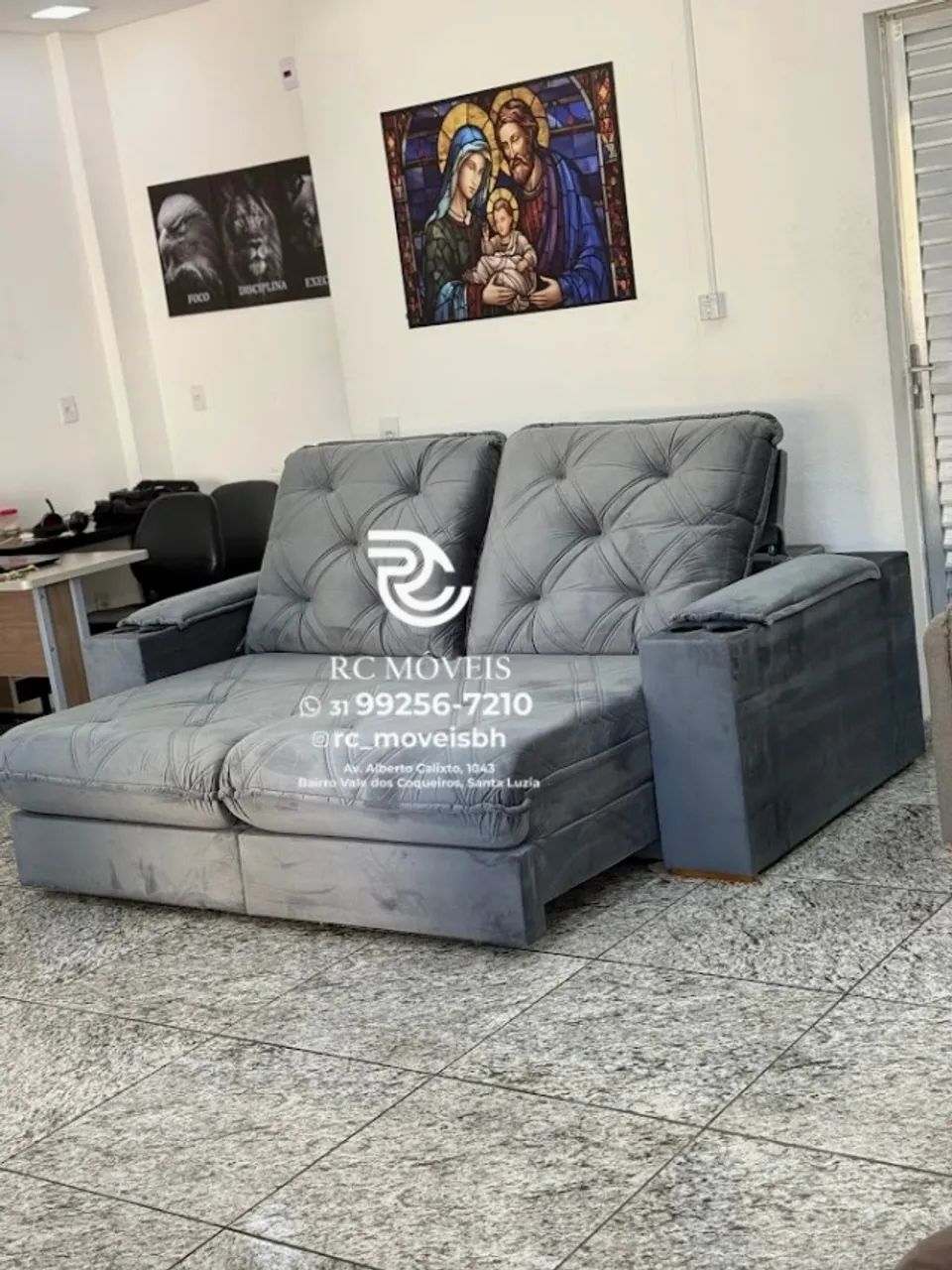 Sofá Retrátil Reclinável Cuiabá com Porta Copos D33 Molas Ensacadas | Parcelamos - Foto 2