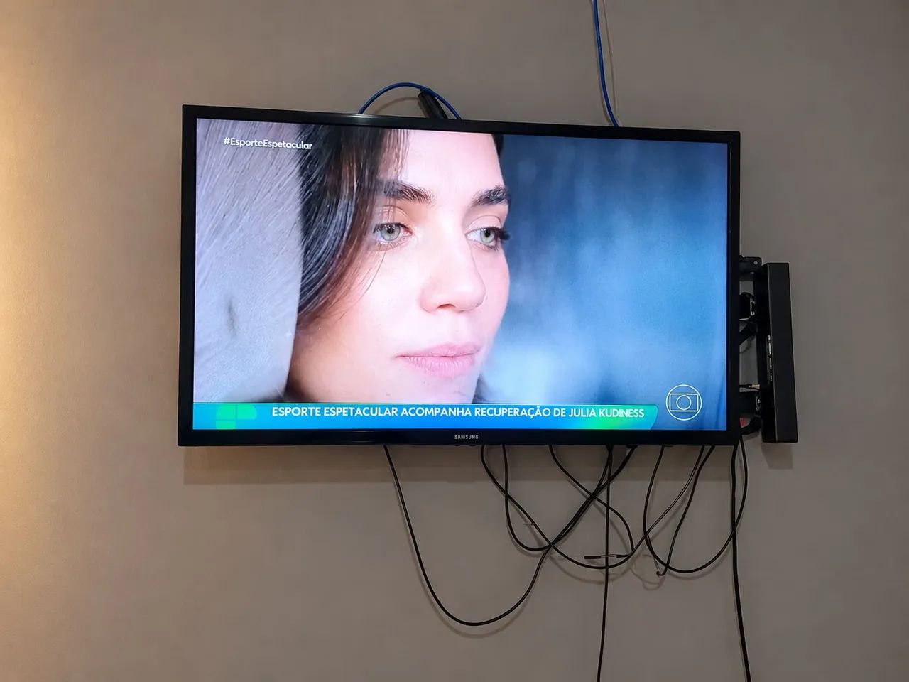 Vendo TV smart Samsung 32 polegadas 600$ pra vender logo - Foto 4