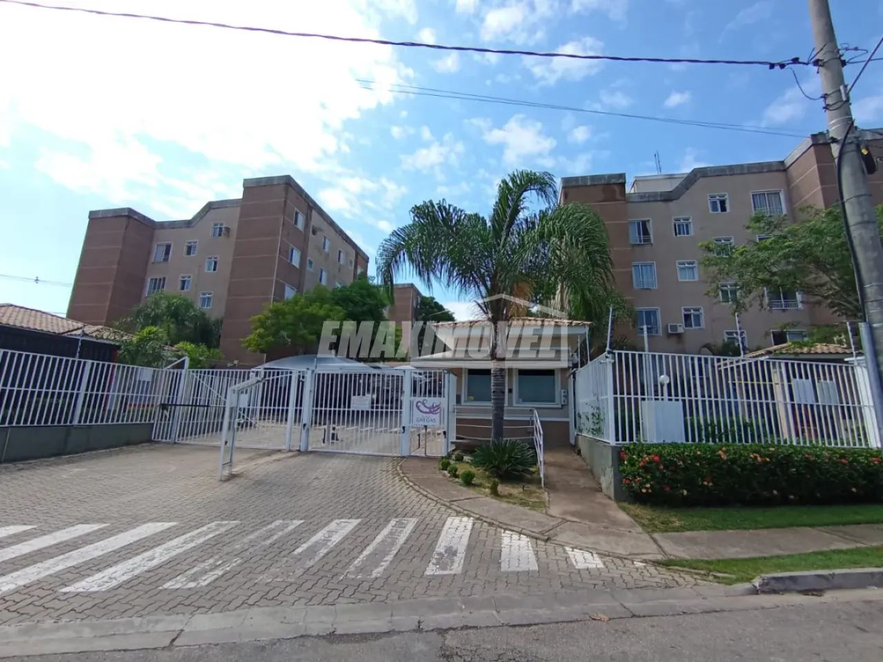 Apartamento com 2 Quartos - Jardim Leocádia