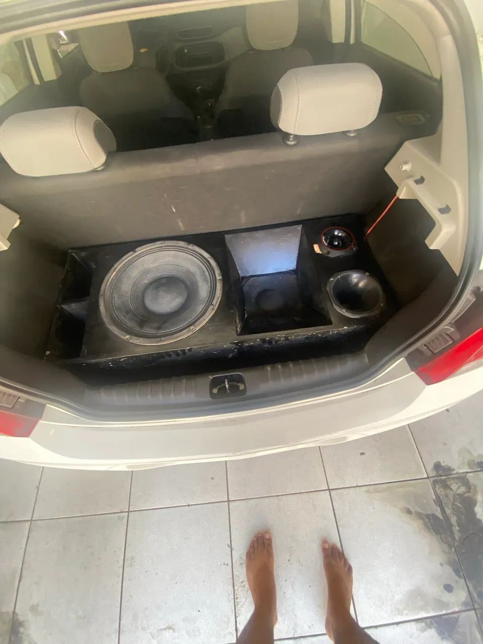 Vendo caixa de som vazia 
