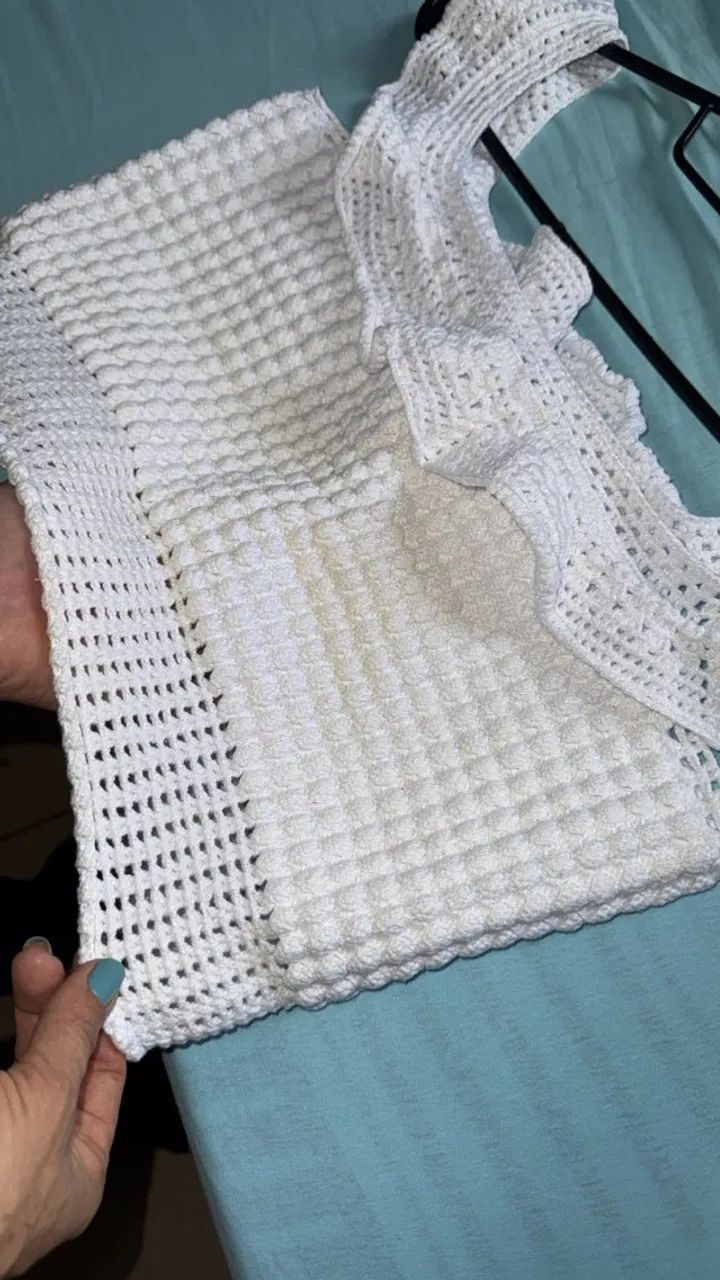 cropped branco de crochê feito a mão - Foto 3
