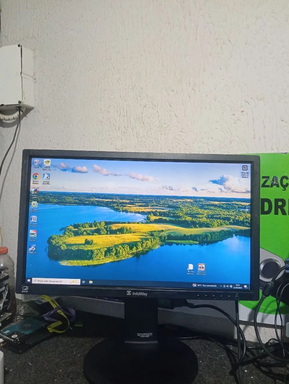 Monitor inforway 20p entrada VGA e DVI acompanha cabos 