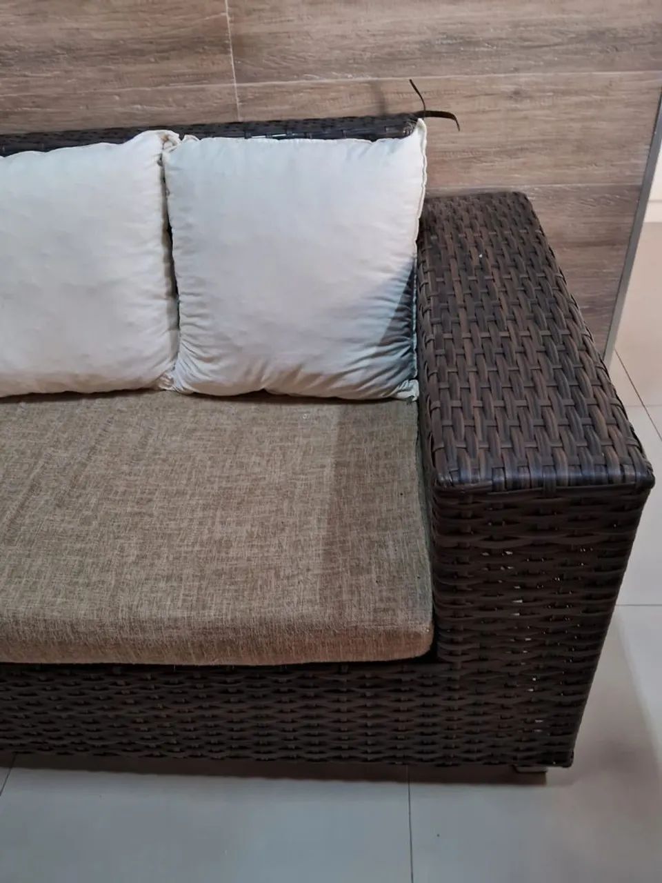 Vendo sofá de junco com mesinha para apoio de pés  - Foto 2