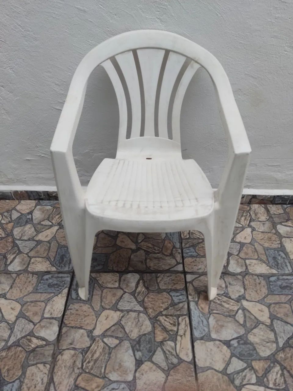 CADEIRA DE PLÁSTICO BRANCA  - Foto 4