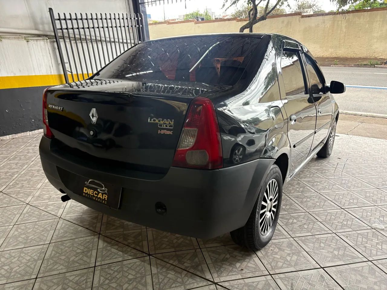 Renault Logan Authentique Hi-Flex 1.0 16V 4p, foto 4 de 9