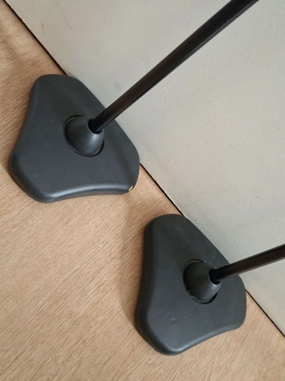 PAR DE PEDESTAL PARA CAIXAS DE HOME THEATER BASE TRIANGULAR - Foto 4