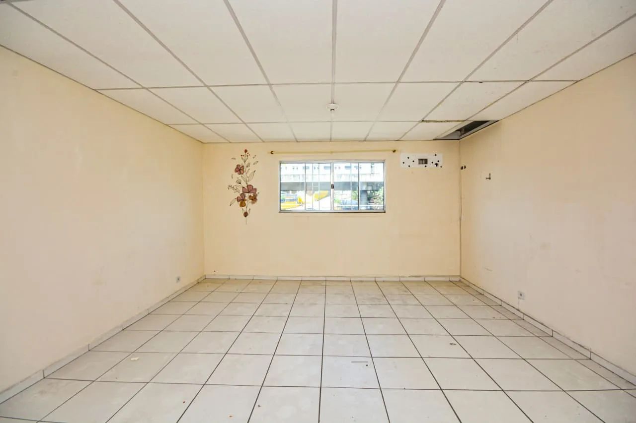 Sobreloja na Rua Itapaiuna, 2928 - sala 2  20 m²