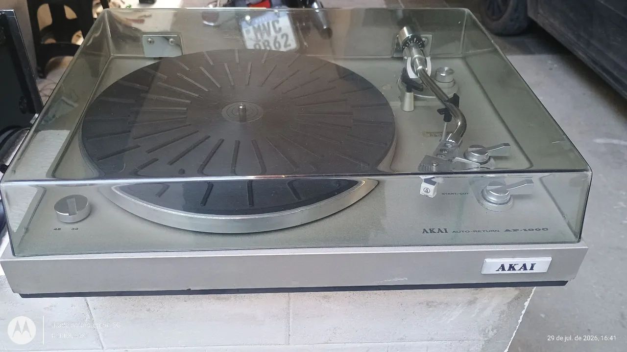 Toca discos Akai AP-100c