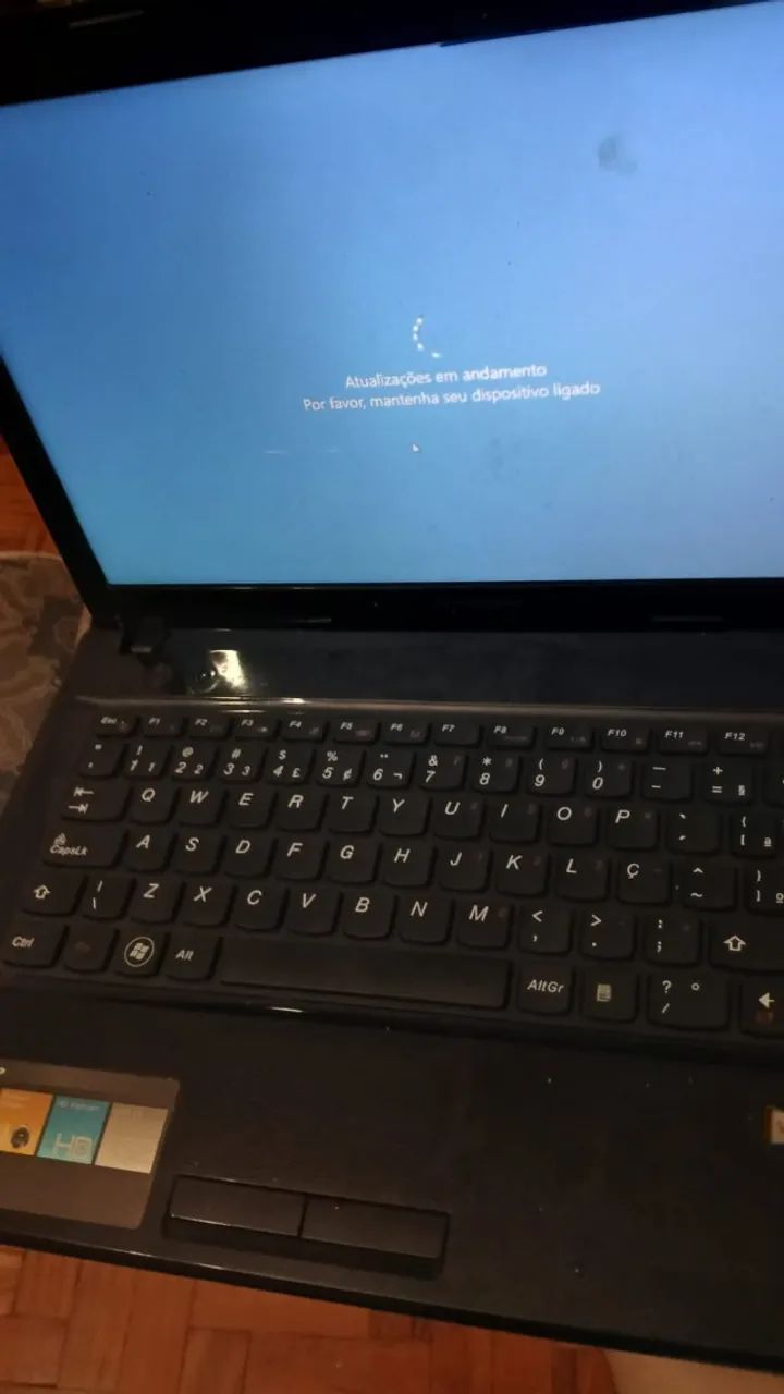 Notebook Lenovo para peças ou para arrumar e usar - Foto 3