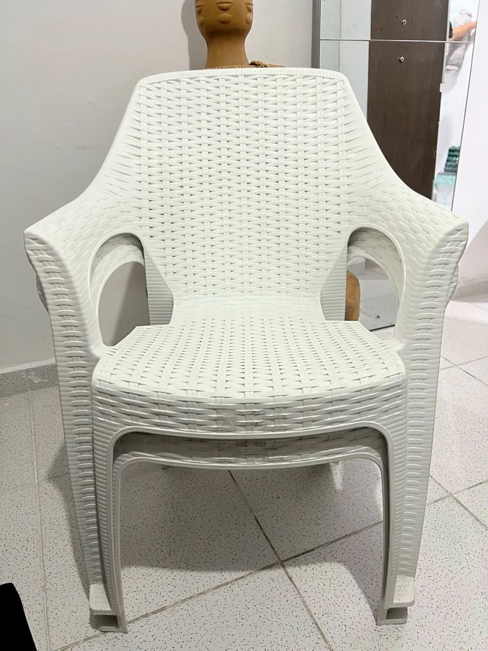 3 Cadeiras de plástico 