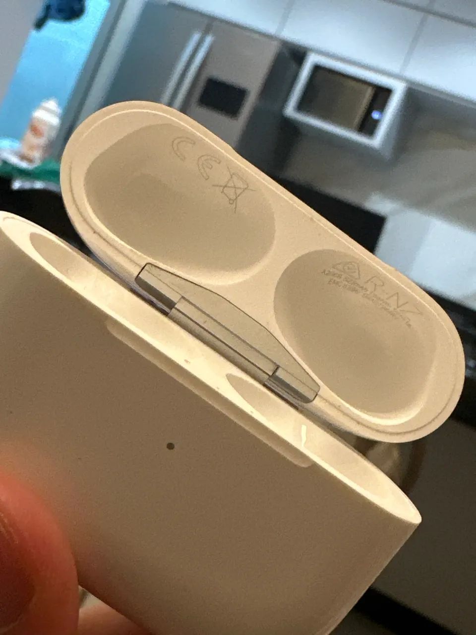 AirPods Pro 2 - Case Original Apple USB-C (A2968) - Acessórios de