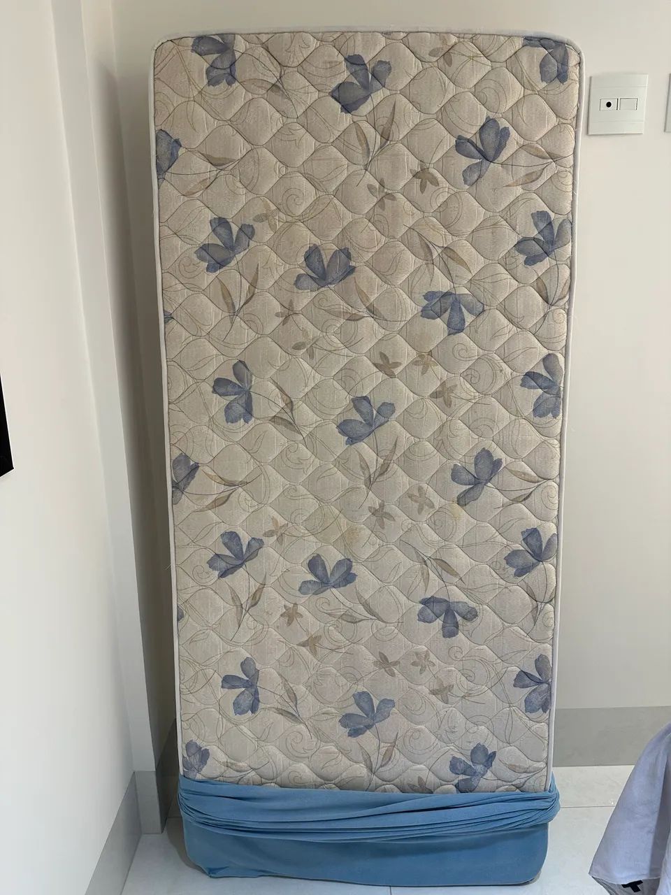 Conjunto cama (madeira maciça) + colchão de solteiro - Foto 2