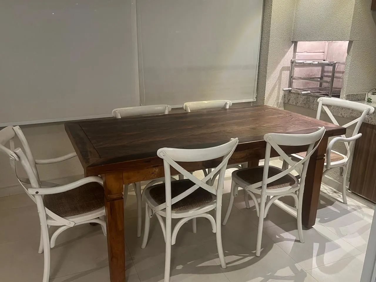 Mesa de Jantar em Madeira Maciça + 6 Cadeiras (podem ser vendidos separadamente)
