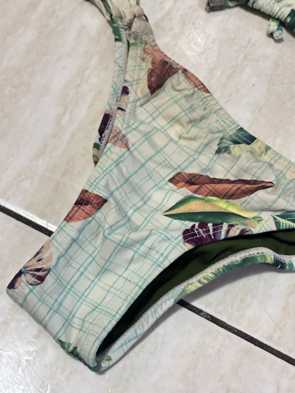 Biquíni de amarrar com bojo verde P estampado - Foto 3