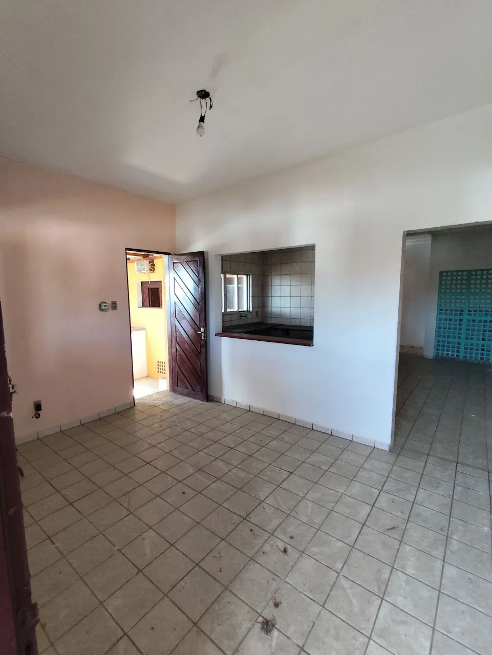 Vendo casa com 2 lojas comerciais no Bairro Nordeste! - Foto 4