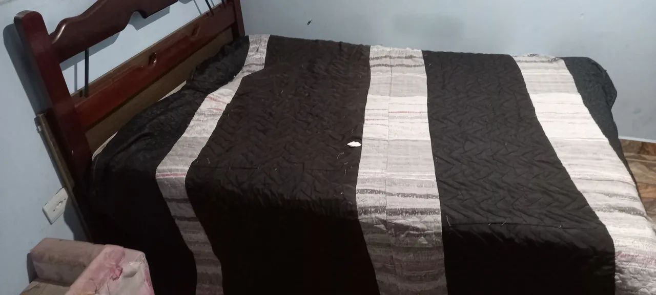 Vendo uma cama de casal