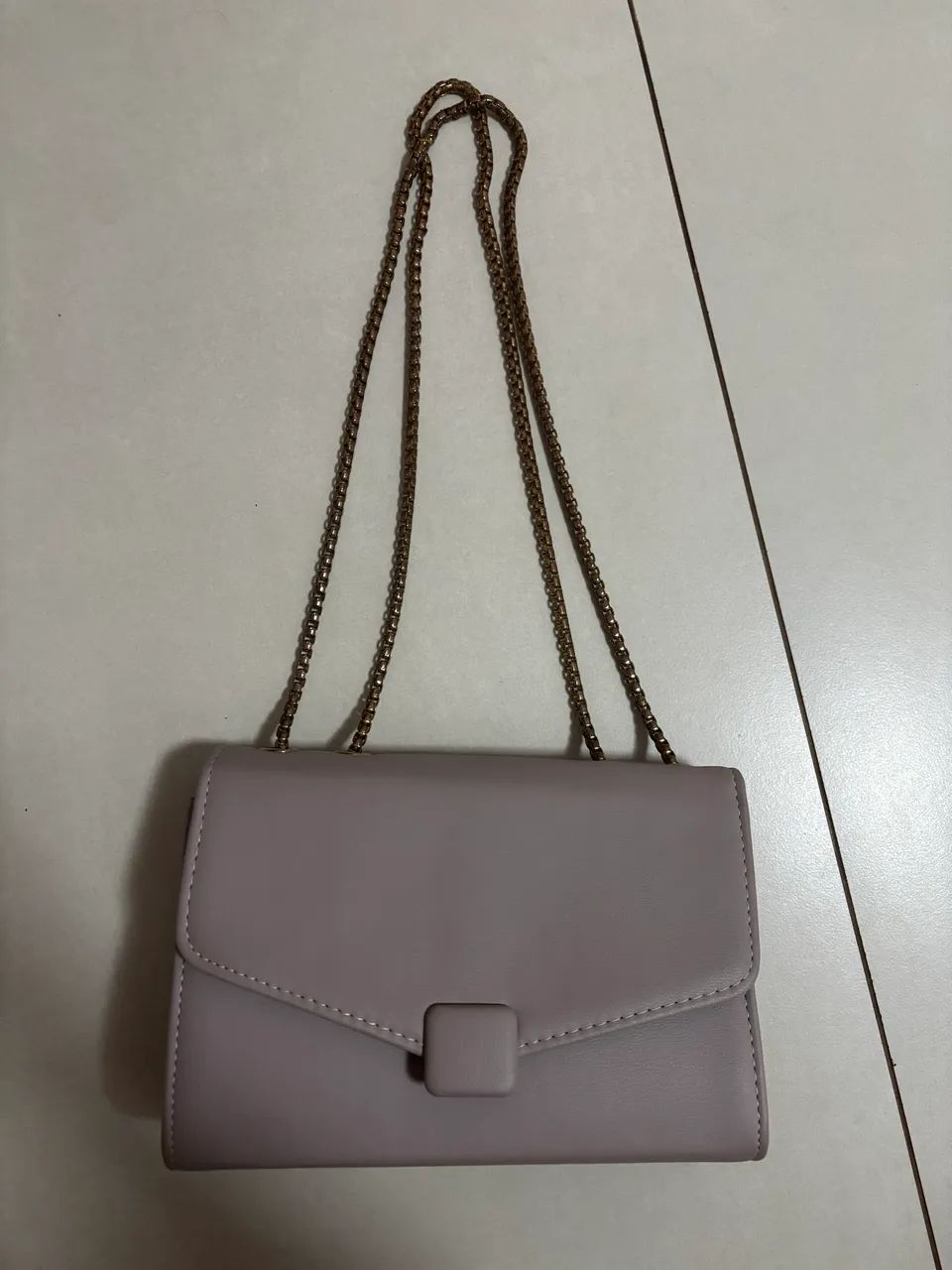 Bolsa couro lilás alça de corrente