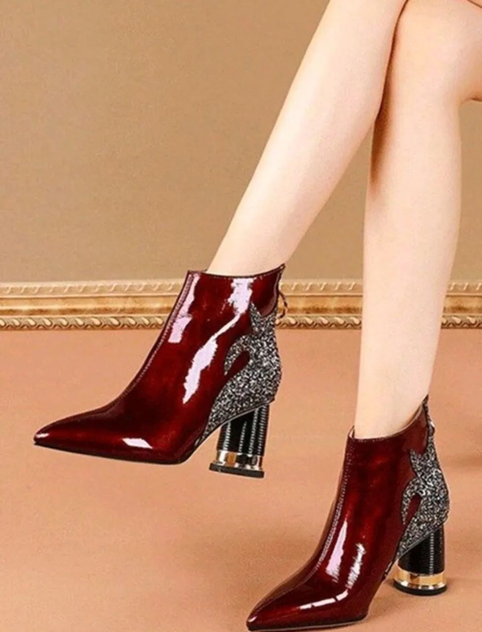 BOTA DE CANO CURTO PONTUDA DE COURO ENVERNIZADO NOVA - Foto 4