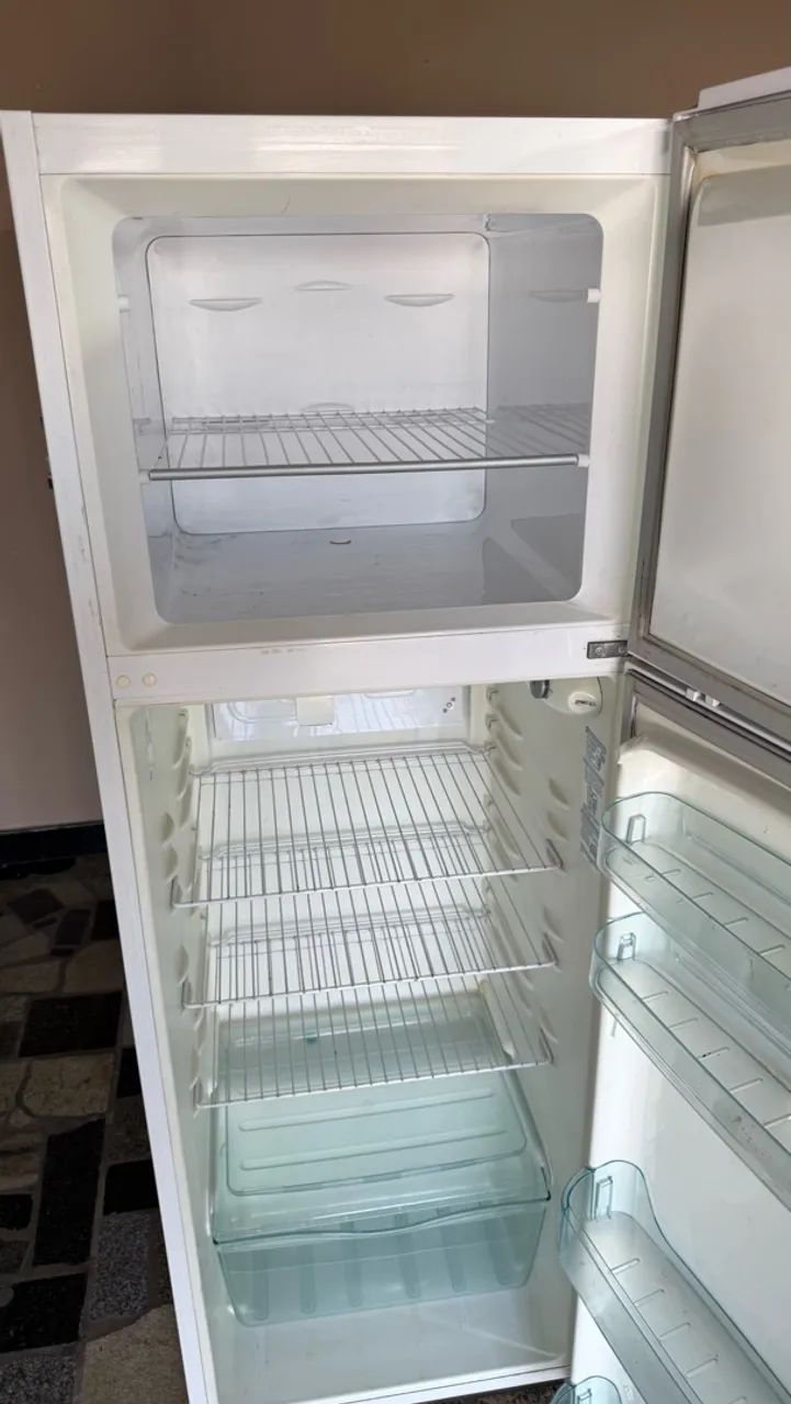 Geladeira Eletrolux Duplex - Semi nova - Foto 4