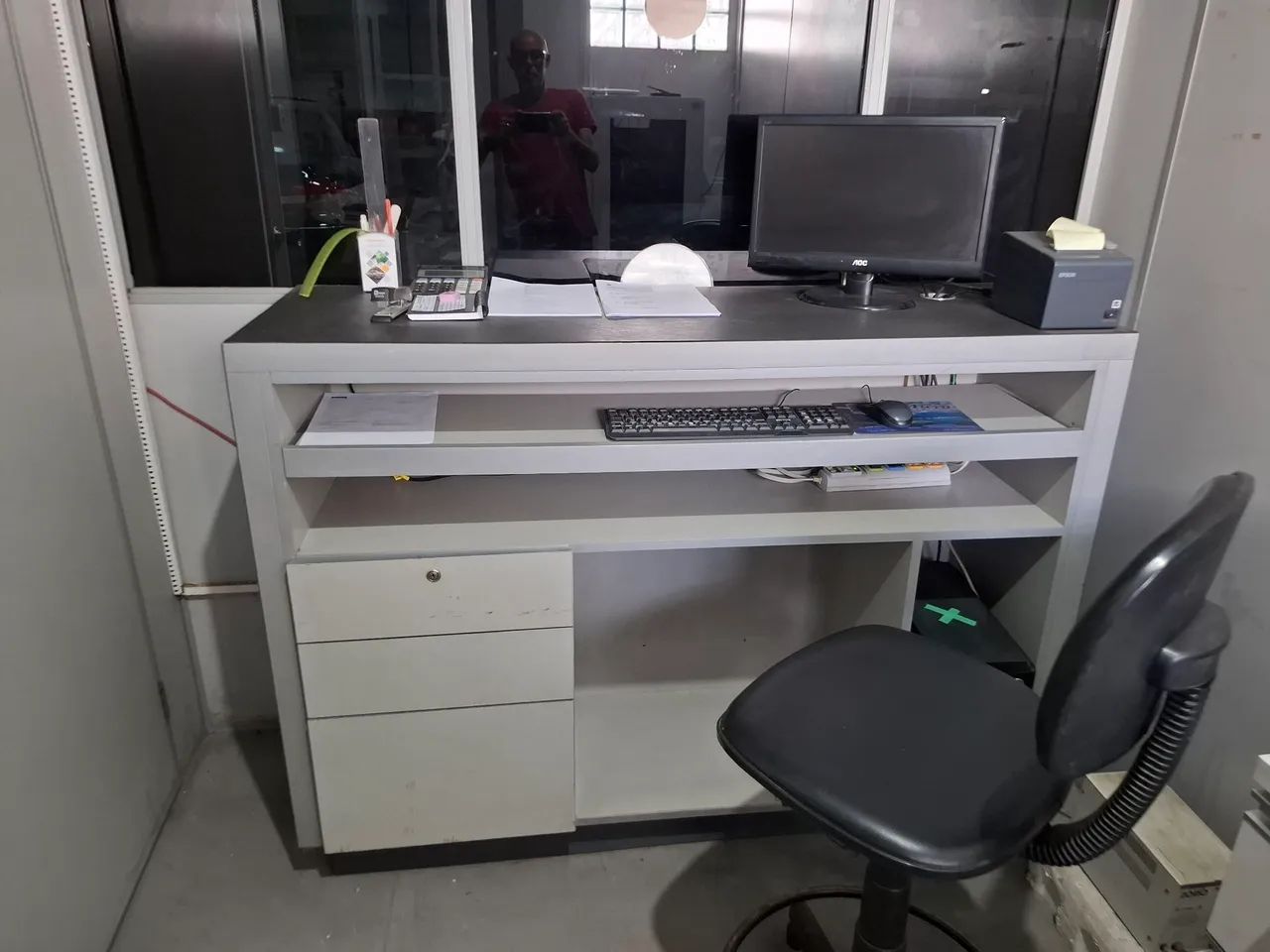 Vendo bancada e armário projetado para escritório  - Foto 2