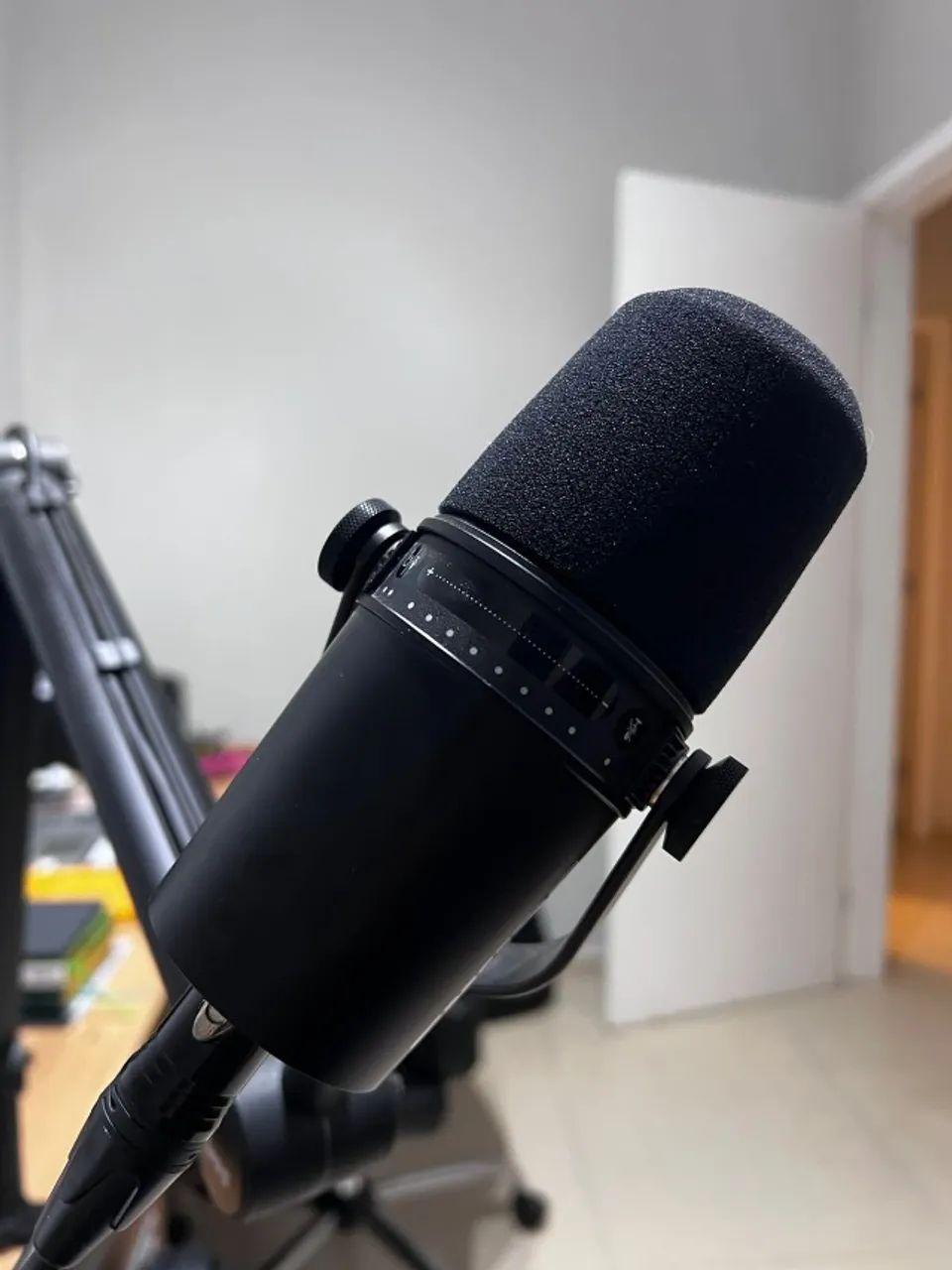 Microfone Shure MV7 podcast com Boom De Microfone - Foto 2