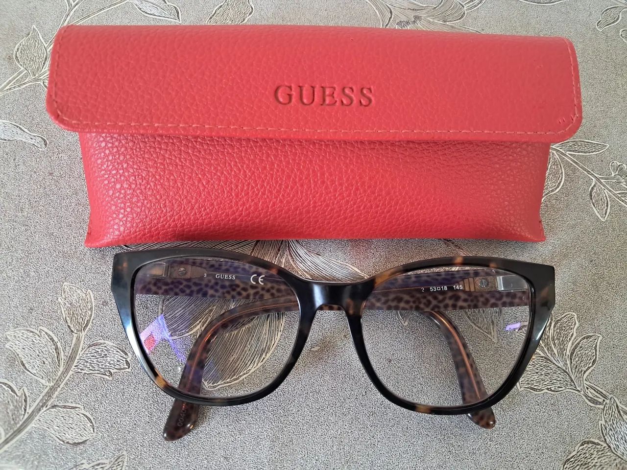 Armação para óculos Guess Original com case vermelho