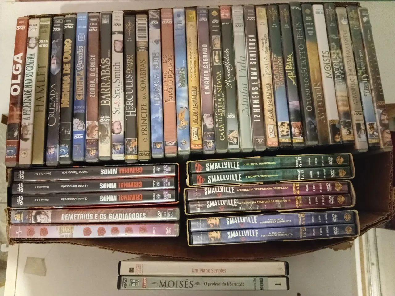 Caixa de DVDs sortidas