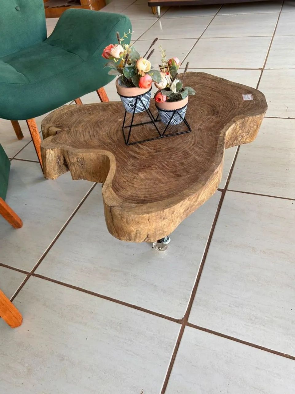 Mesa de centro rústica com rodinhas 