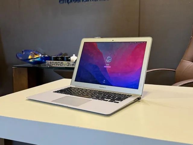 MacBook Air i5 bem cuidado