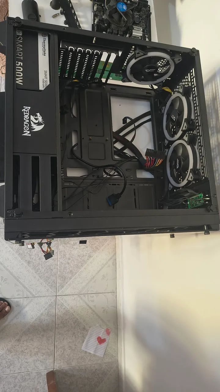 Gabinete Redragon Whelljack branco/branco 