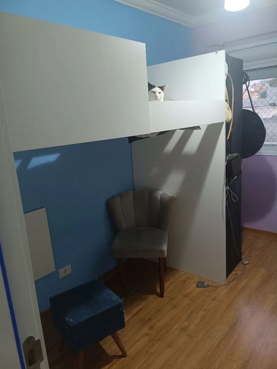 Cama suspensa 