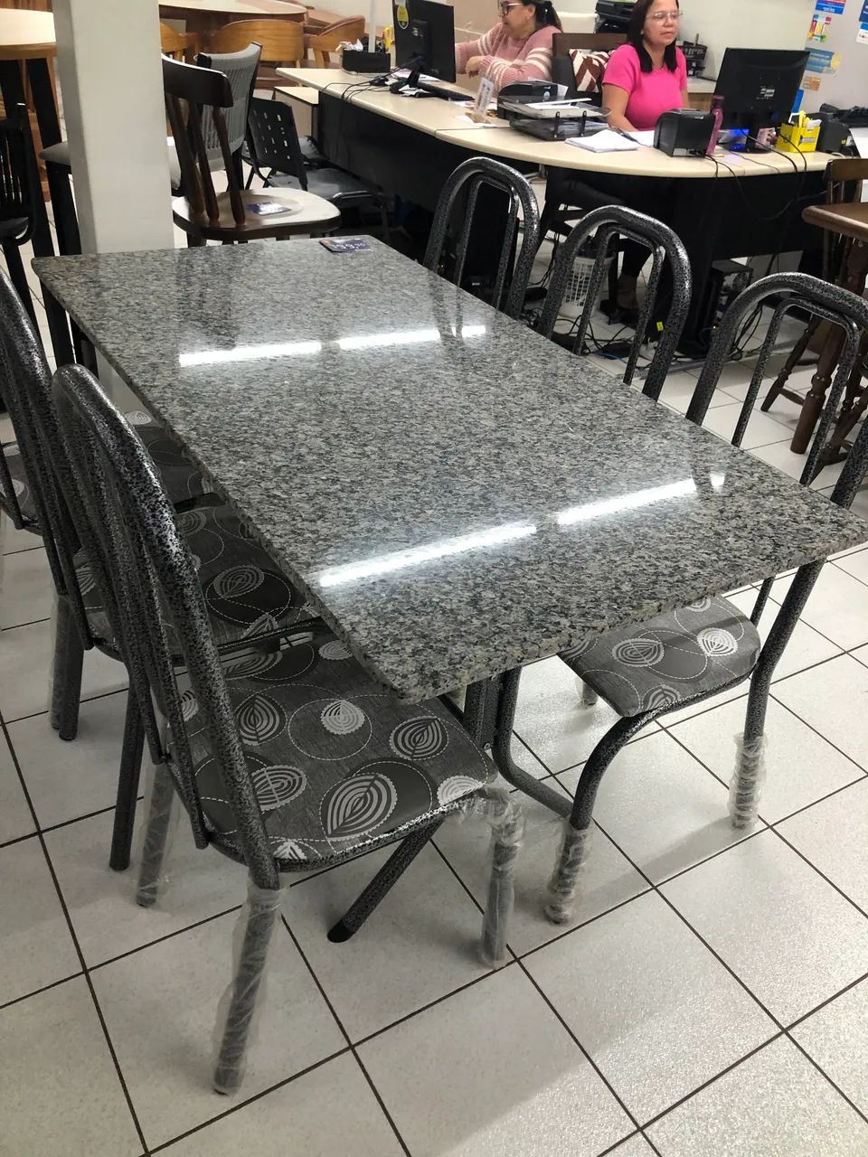 Mesa granito 6 cadeiras NOVA - Foto 2