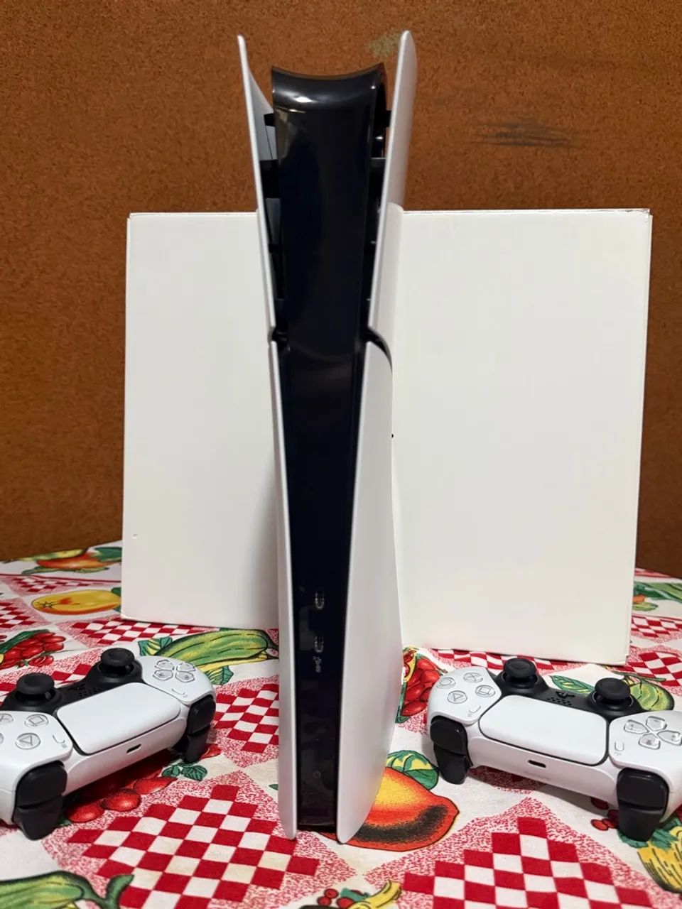 Ps5 slim digital 1Tb com 2 controles com caixa - Foto 2