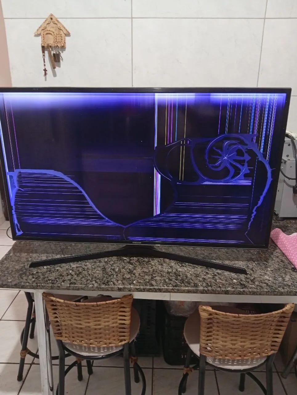 Tv Samsung 40 polegadas tela quebrada  - Foto 2