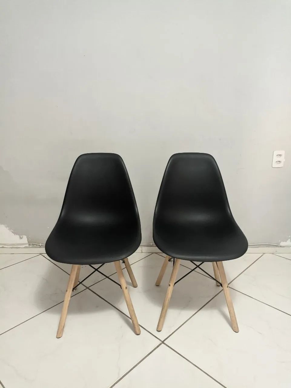 PAR DE CADEIRAS DESIGN PRETO